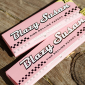Blazy Susan Pink 1.25" Rolling Papers